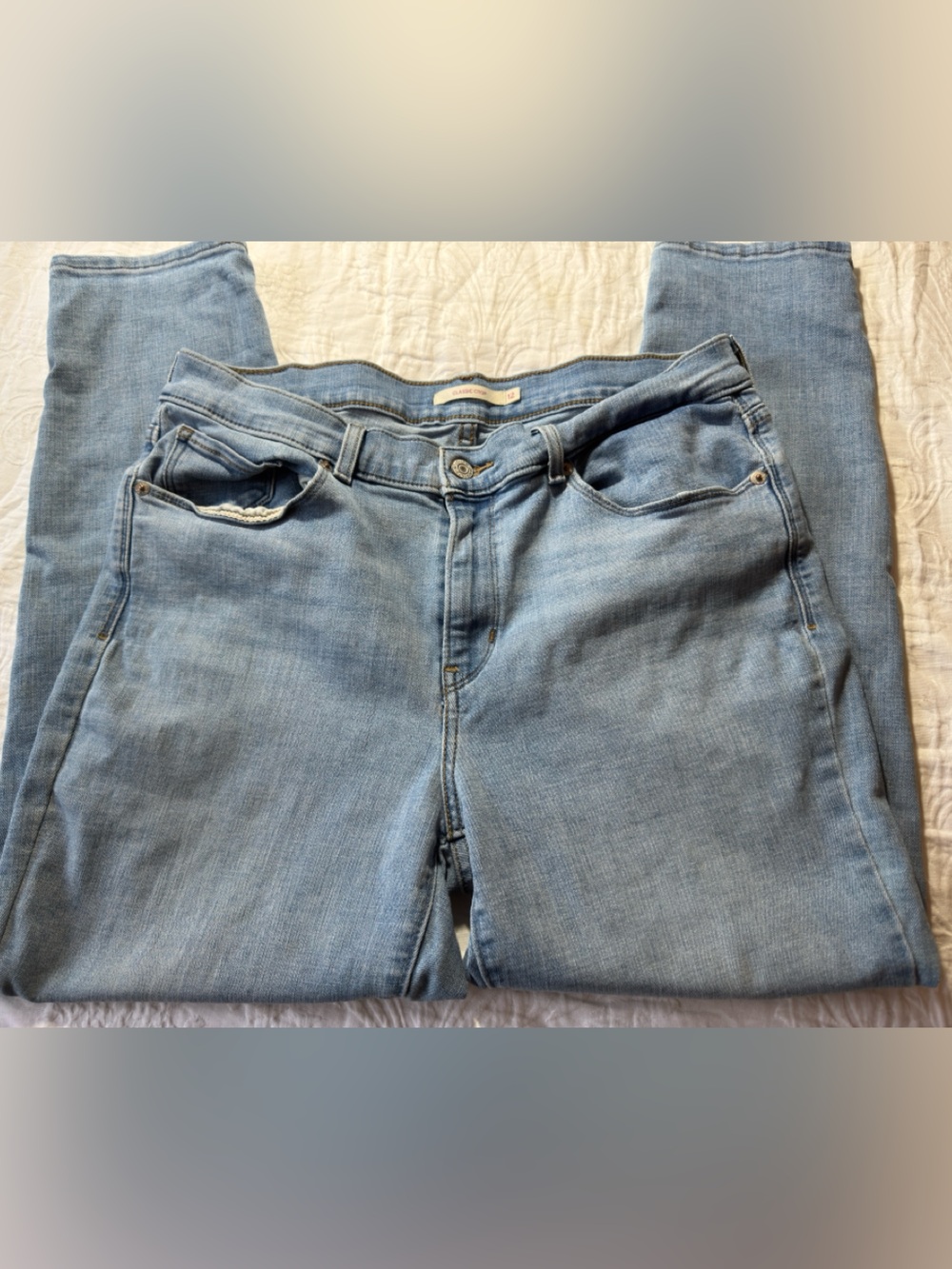 Women’s Levi Jeans Classic Crop